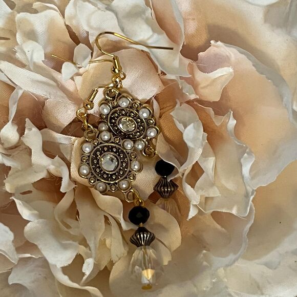 Elegant & Timeless Vintage Style Handmade Romantic Gold Victorian Earrings - Picture 3 of 10